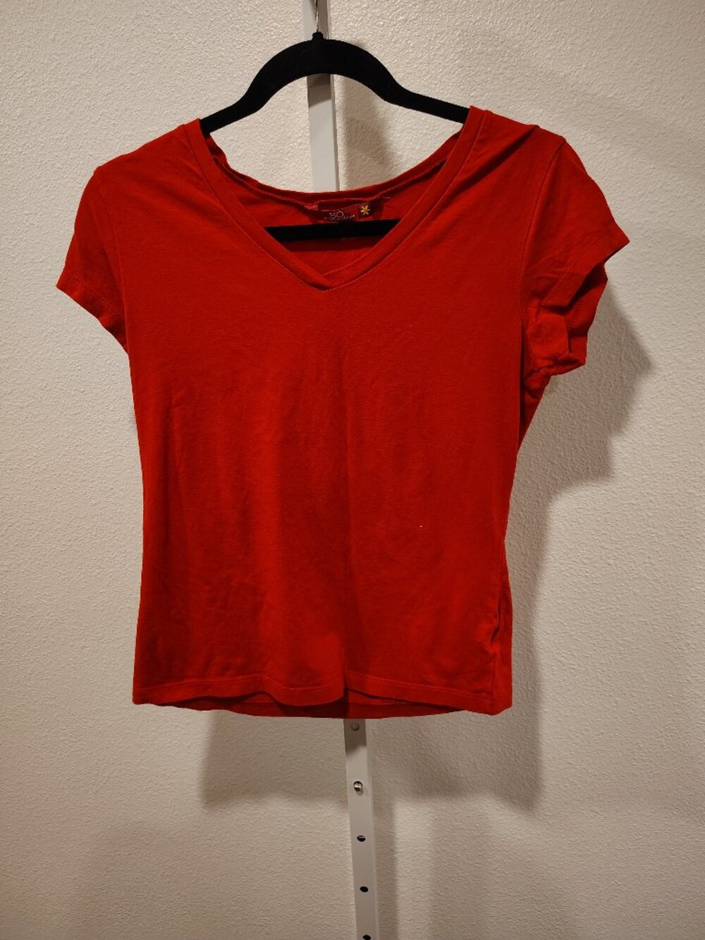 SO Junior's V-Neck Short Sleeve Top Size XL Red Stretch Y2K Cotton Spandex